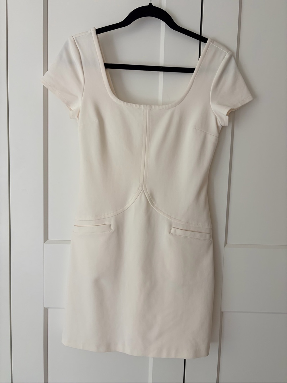 Anna Sui 90’s Cream Short Sleeve Scoop-Neck Sheath Dress | 6